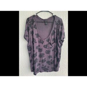 TORRID 3 Grey vneck tshirt black roses